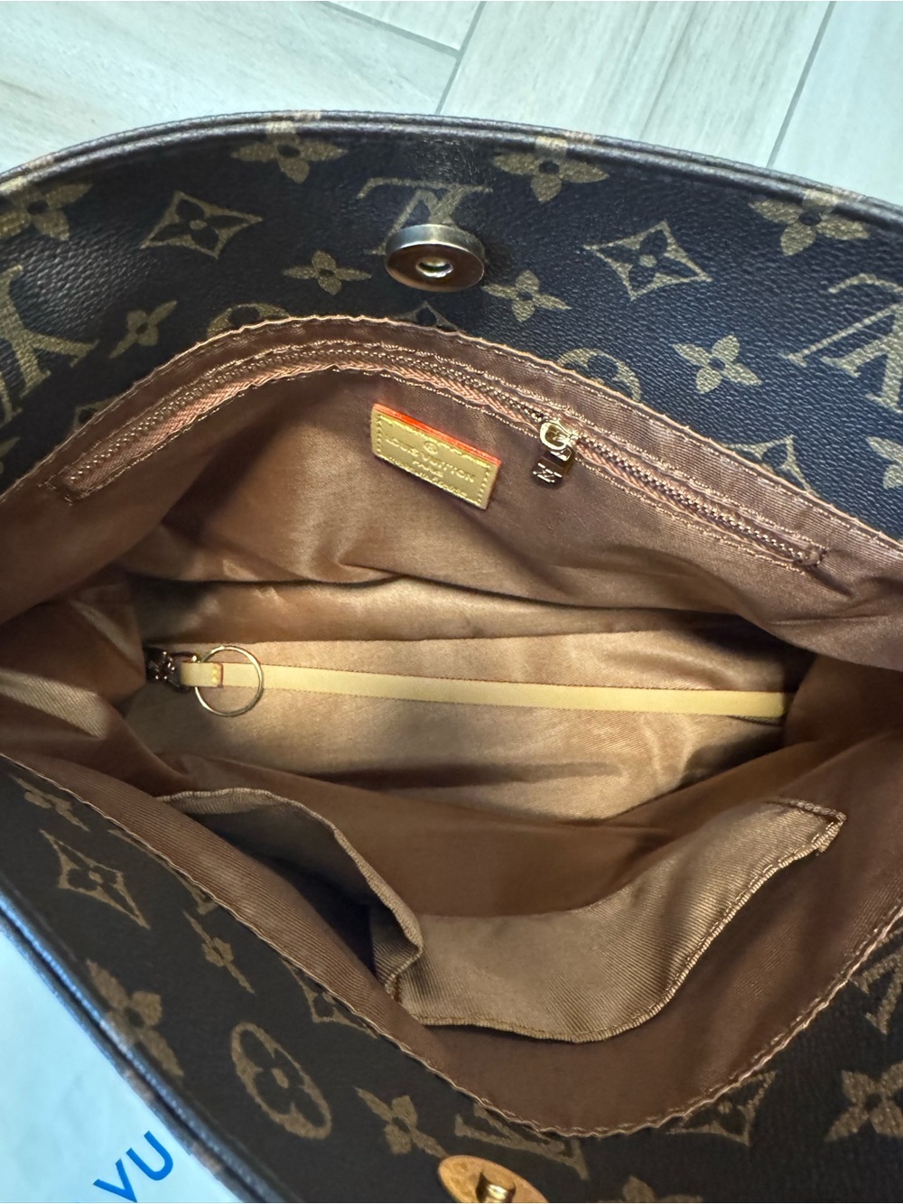 *NWOT* Designer Inspired Brown Monogram Shoulder Bag - Picture 6 of 11